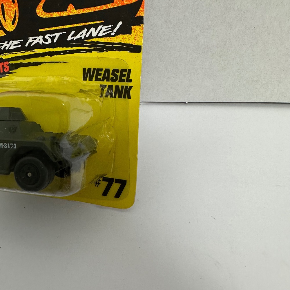 Matchbox Moving Parts Weasel Tank #77 Vintage 1995 Green Military Diecast NIB - Picture 2 of 3